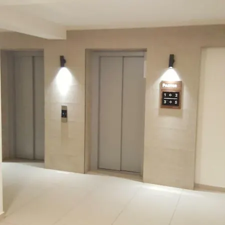 Alonisos Lux Apartamento Braşov